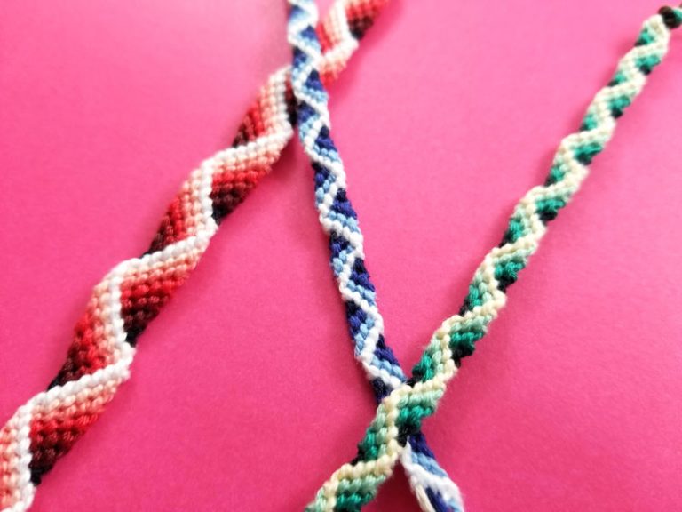 Zig Zag Friendship Bracelet Pattern With A D Effect Moms And Crafters