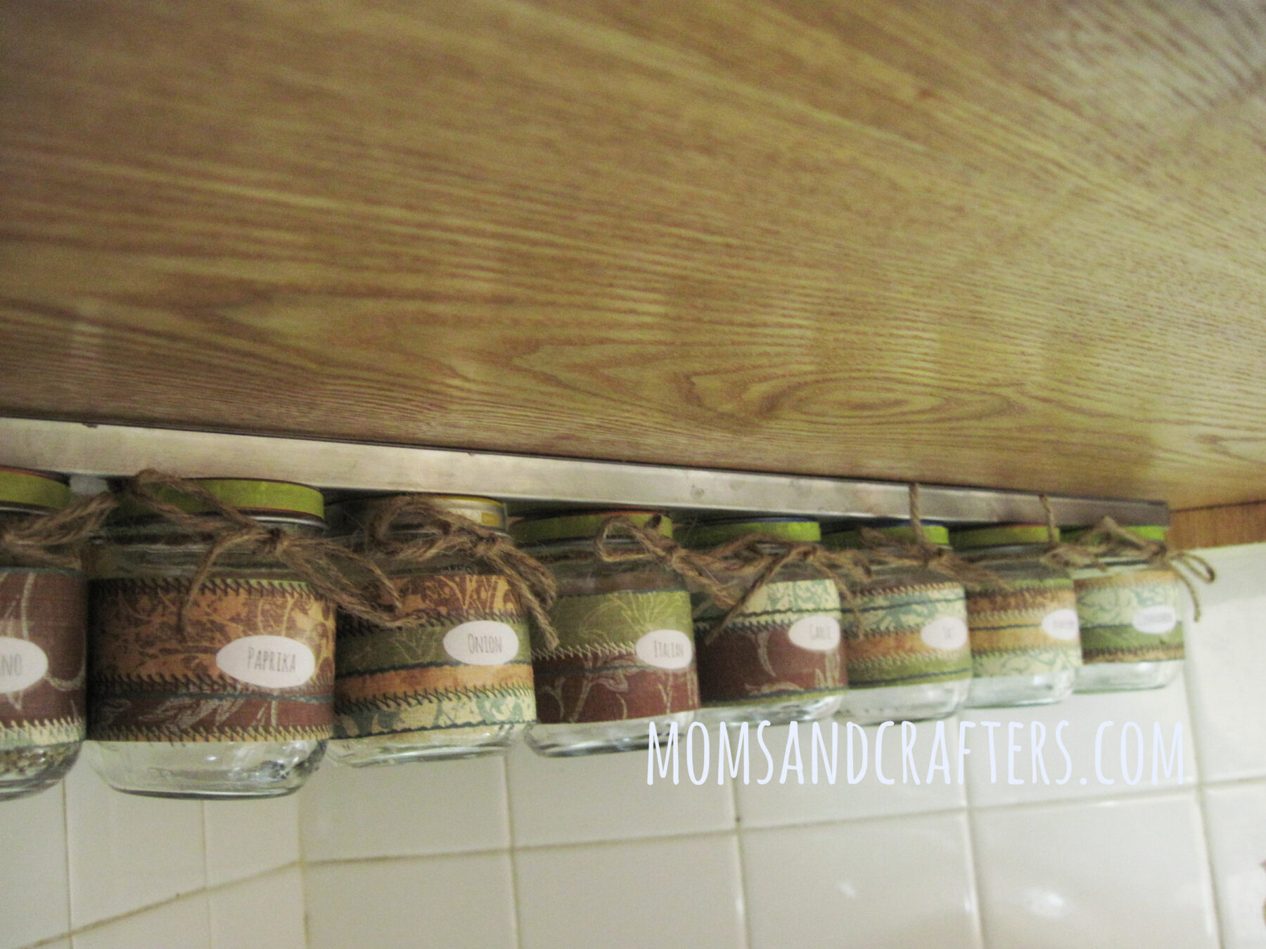 Upcycle Baby Food Jars - DIY Spice Rack * Moms and Crafters