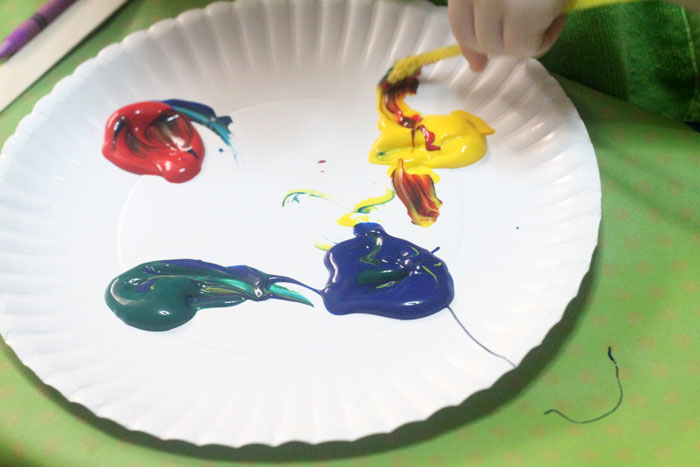 EASY TODDLER PAINTING ACTIVITY: PAINT WITH HOUSEHOLD ITEMS * Moms