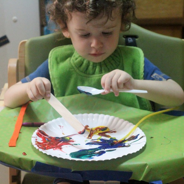 EASY TODDLER PAINTING ACTIVITY: PAINT WITH HOUSEHOLD ITEMS * Moms and ...