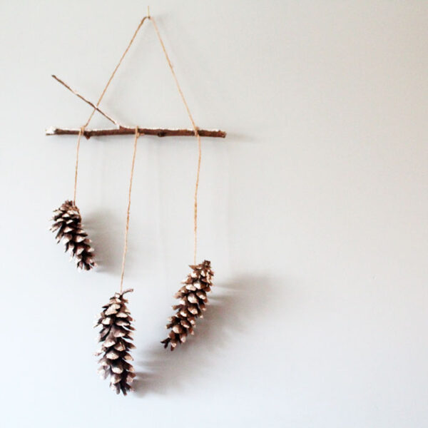 DIY Snowy Pine Cone Wall Hanging * Moms and Crafters