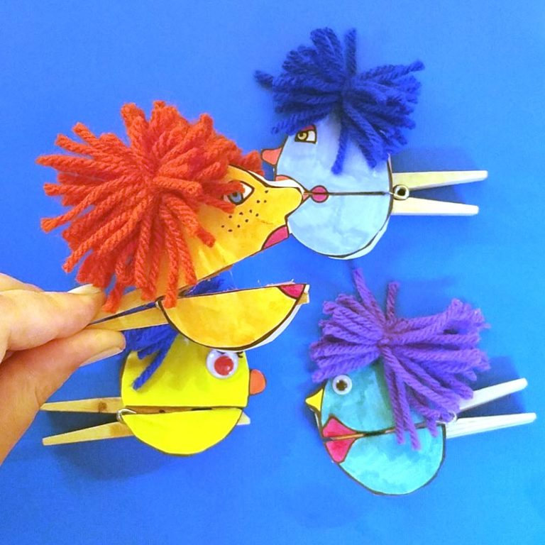 Clothespin Paper Puppets free printable * Moms and Crafters