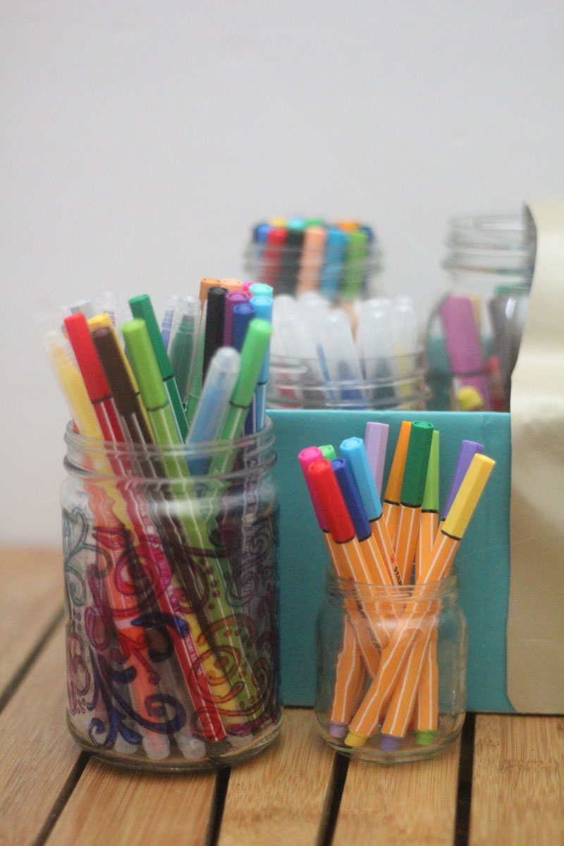 DIY Marker Storage Caddy - a Portable Family Art Station * Moms and Crafters