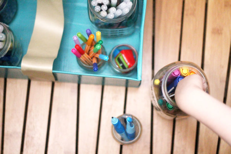 DIY Marker Storage Caddy - a Portable Family Art Station * Moms and ...