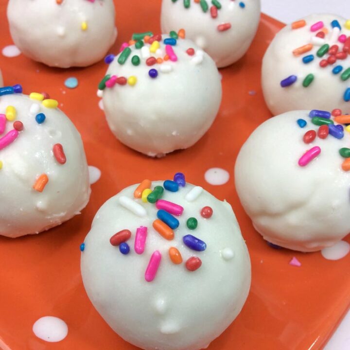 Funfetti Cake Balls - A fun party food idea for kids!