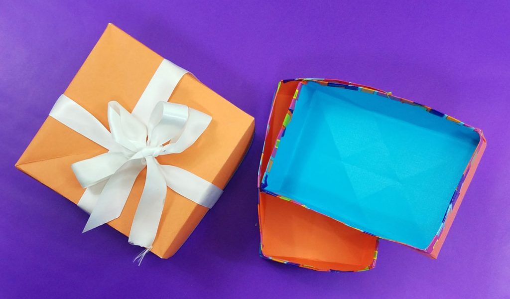 DIY Gift Box from a Sheet of Scrapbook Paper! * Moms and Crafters