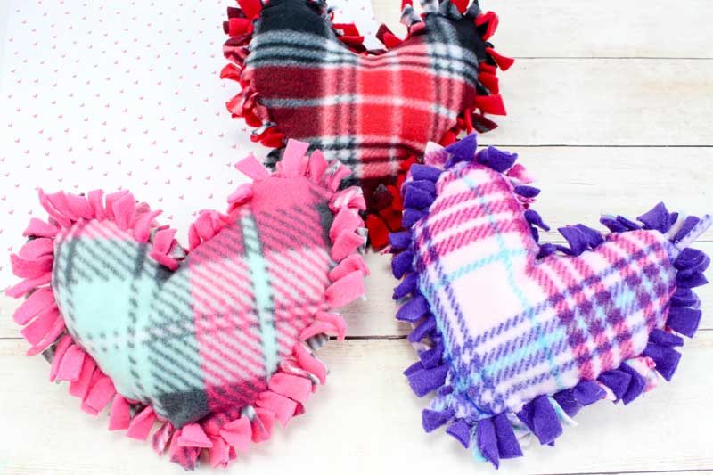 Valentine Stitchery mini pillows pattern