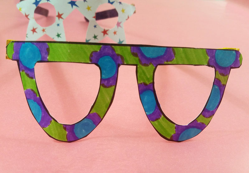 https://www.momsandcrafters.com/wp-content/uploads/2018/06/paper-glasses-13.jpg.webp