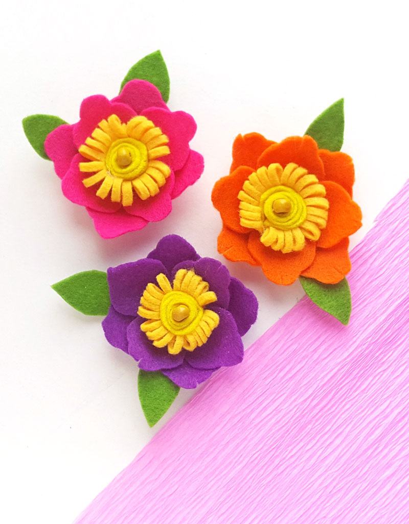 DIY Felt Flowers - Free Printable Template * Moms and Crafters