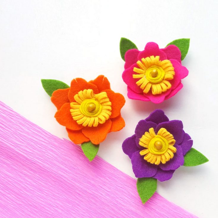 DIY Felt Flowers - Free Printable Template * Moms and Crafters