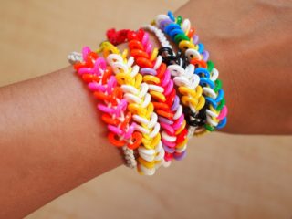 DIY Friendship Bracelet Tutorials and Patterns * Moms and Crafters