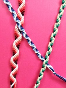 Zig Zag Friendship Bracelet Pattern with a 3D effect! * Moms and Crafters