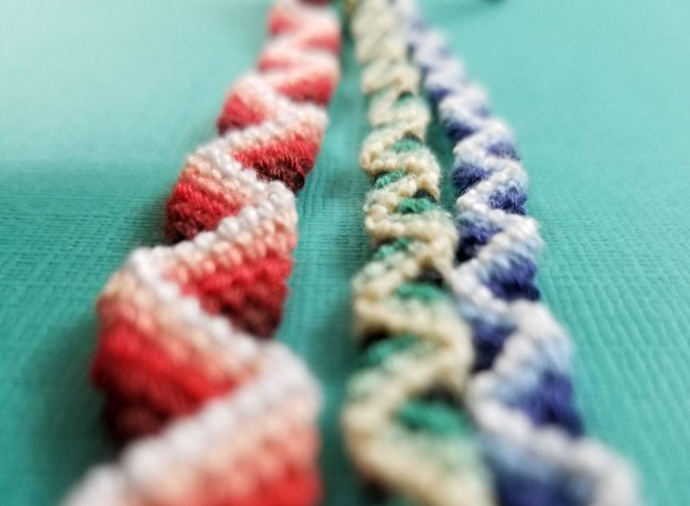 Zig Zag Friendship Bracelet Pattern with a 3D effect! * Moms and Crafters