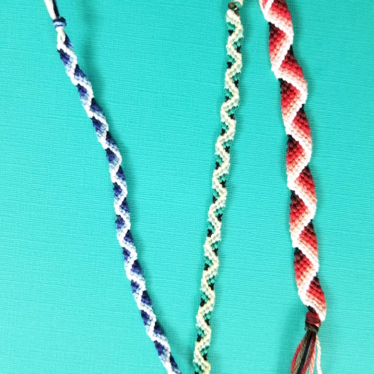 Zig Zag Friendship Bracelet Pattern with a 3D effect! * Moms and Crafters