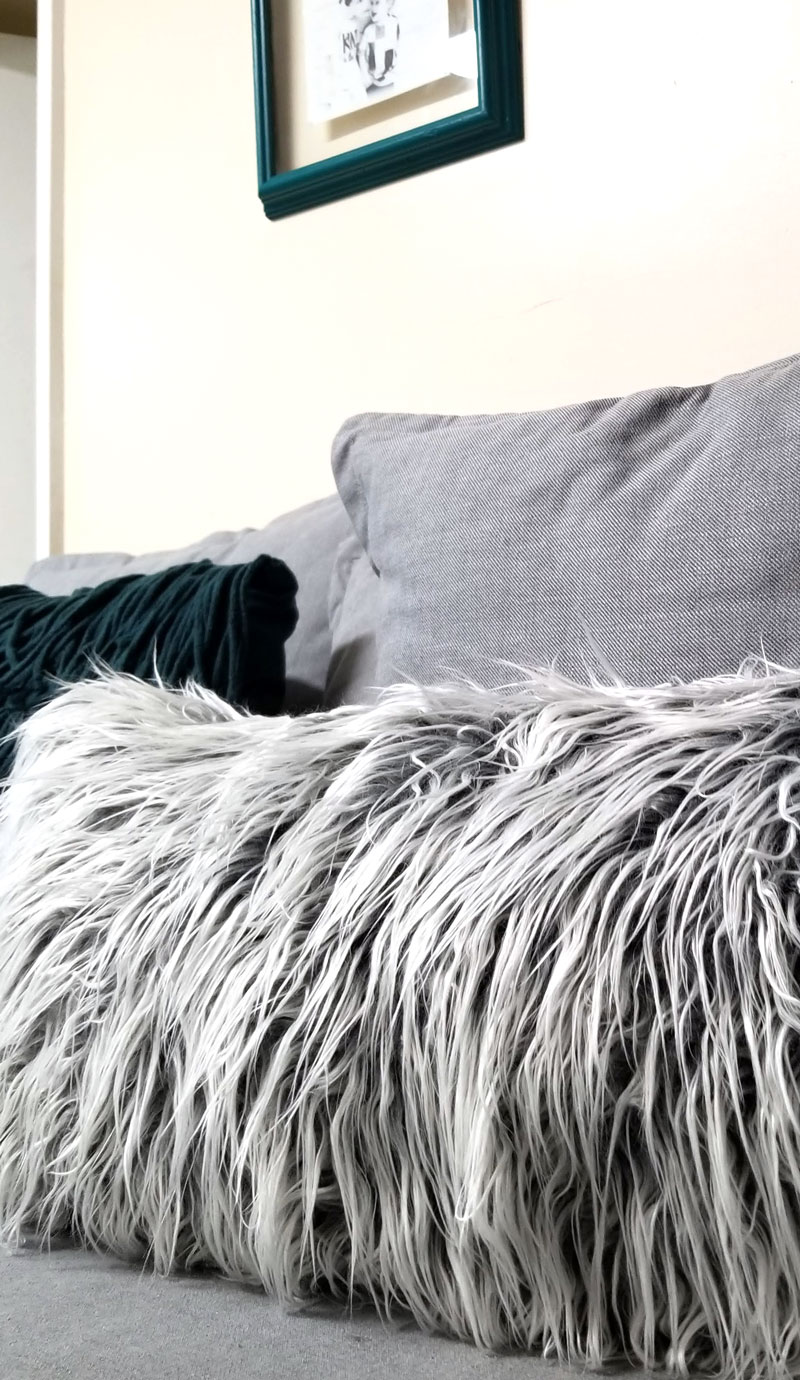 DIY Fur Pillow - How to Sew with Faux Fur for your living room!