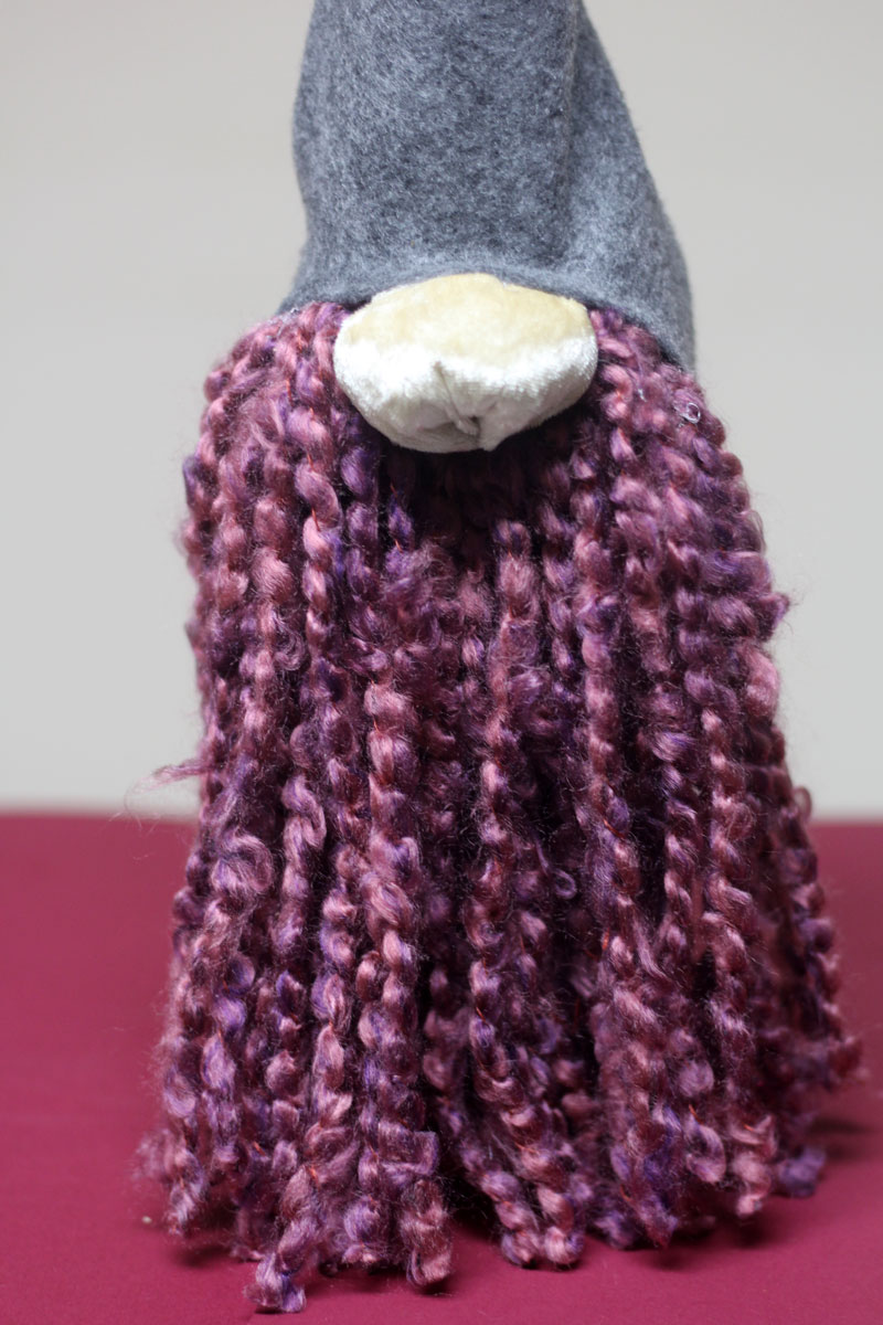 Gnome bottle topper - Free crochet pattern 