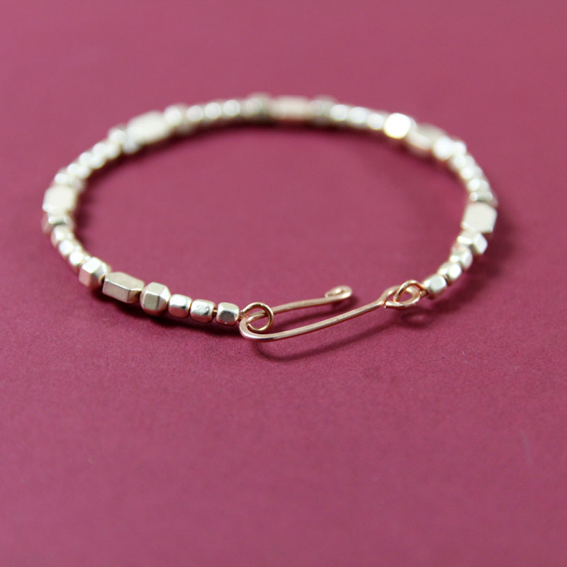 Simple wire wrapped bracelet with hook and loop clasp. Beaded chain 