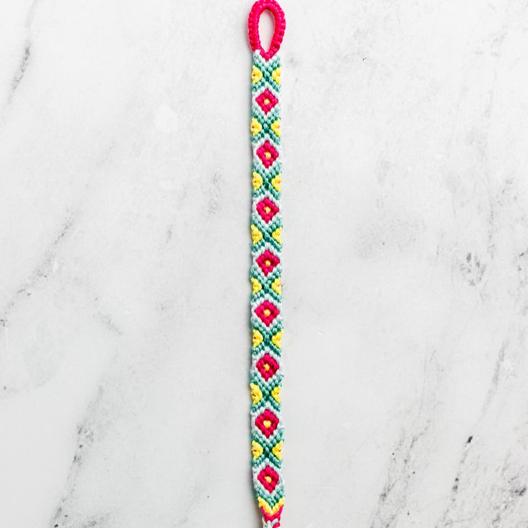 Friendship Bracelet Patterns for Beginners * Moms and Crafters