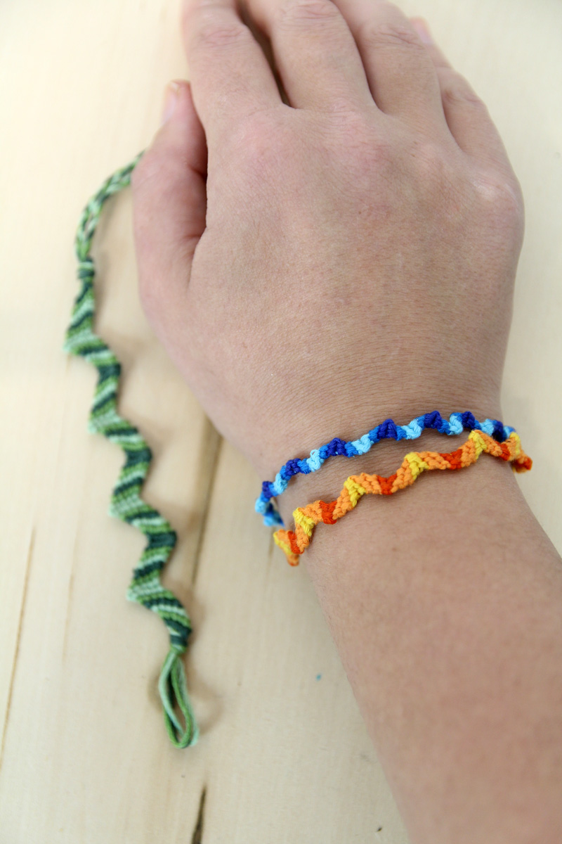 9 Simple & Easy DIY Friendship Bracelets Patterns | Bracelet patterns,  Leather friendship bracelet, Diy friendship bracelets patterns