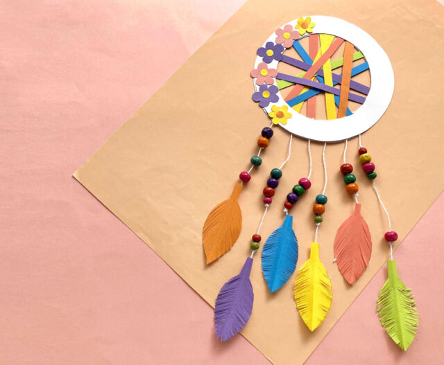 Paper Dream Catcher + Free Template * Moms and Crafters