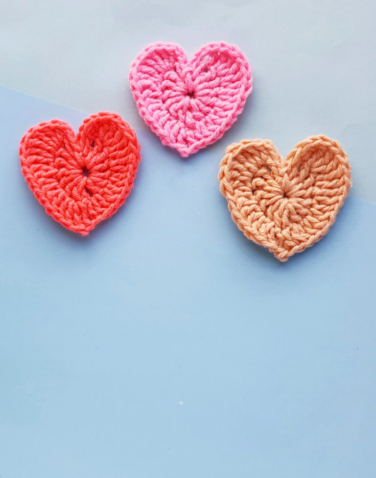 How to Crochet a Small Heart * Moms and Crafters