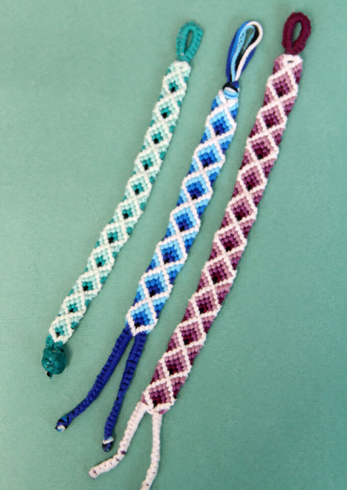 Diamond Friendship Bracelet Pattern With a 3D Effect!