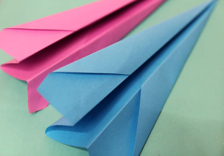 How to make a fast paper airplane * Moms and Crafters