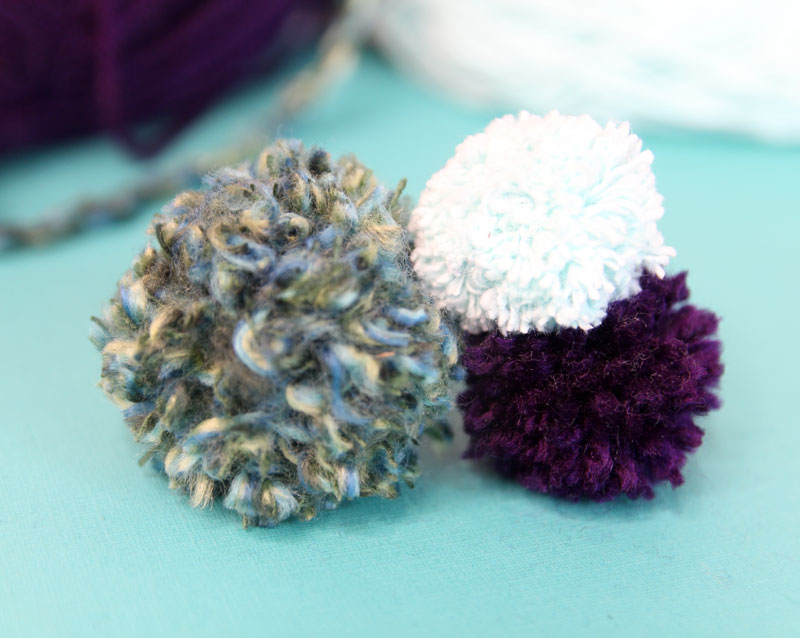 DYI, How to make Mini Yarn Pom Poms