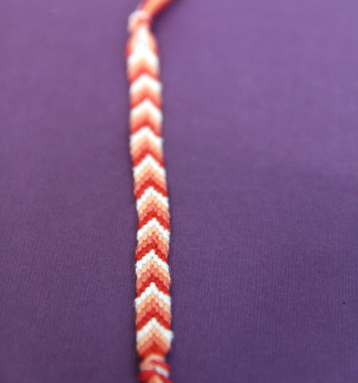 Chevron Friendship Bracelet Pattern: 5 Ways * Moms and Crafters