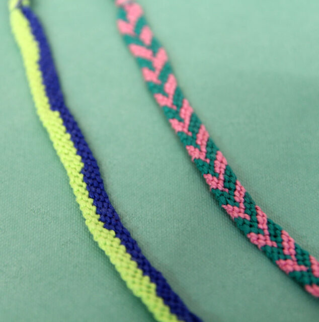 Chevron Friendship Bracelet Pattern: 5 Ways * Moms and Crafters