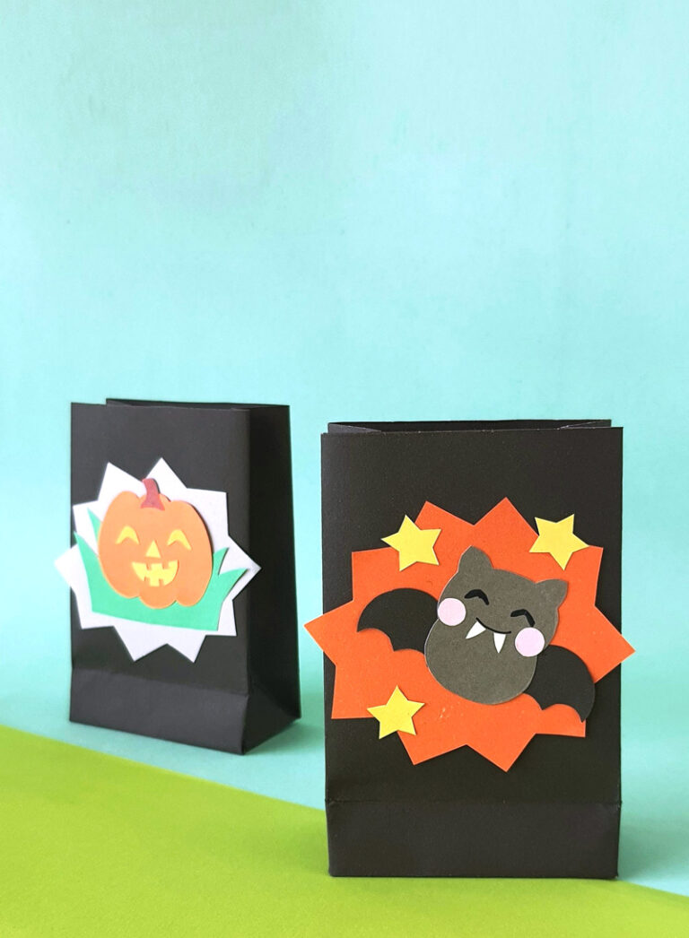 DIY Paper Halloween Treat Bags * Moms and Crafters