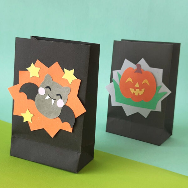 DIY Paper Halloween Treat Bags * Moms and Crafters