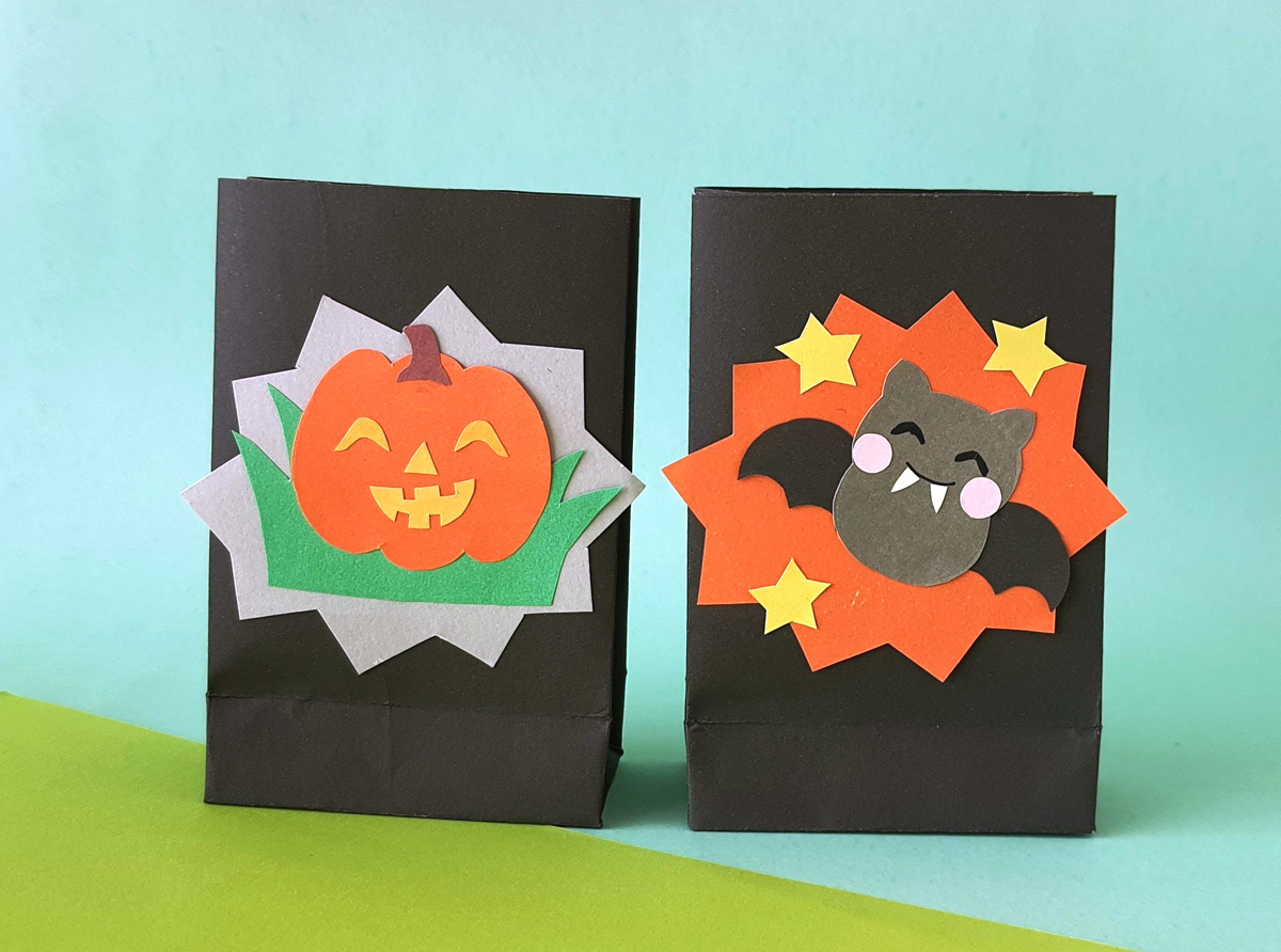 DIY Paper Halloween Treat Bags * Moms and Crafters