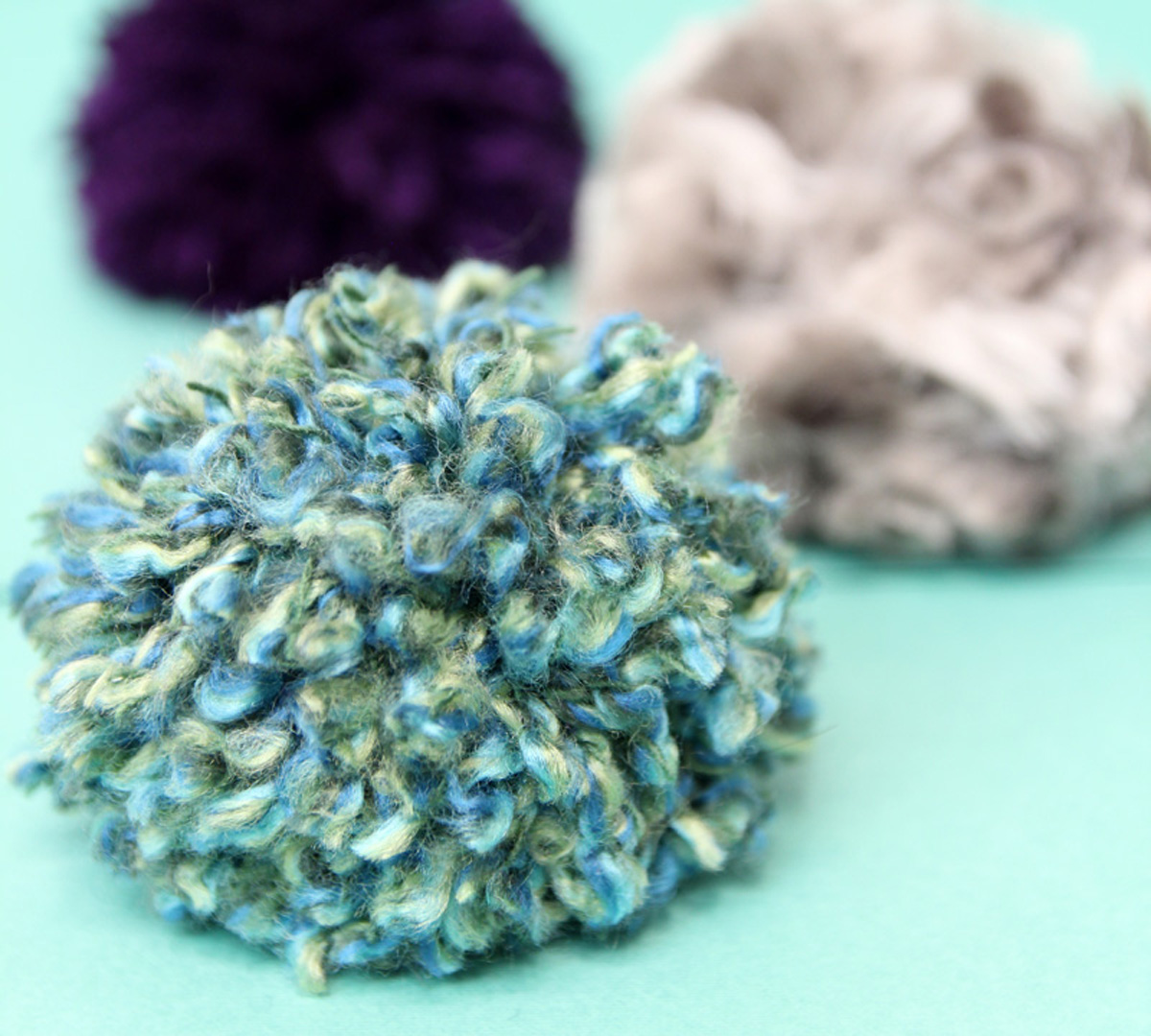 Two It Yourself: How to make pom poms from yarn