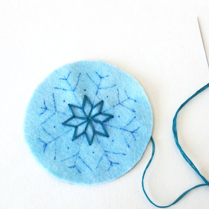 Snowflake Embroidery Pattern by Hand * Moms and Crafters