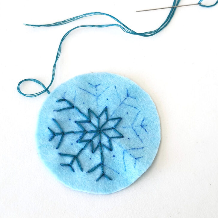 Snowflake Embroidery Pattern by Hand * Moms and Crafters