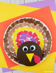 22 Thanksgiving Crafts for Preschoolers * Moms and Crafters