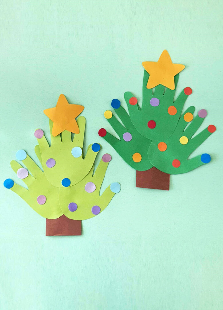 Handprint Christmas Tree Craft * Moms and Crafters