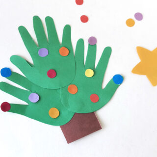 Handprint Christmas Tree Craft * Moms and Crafters