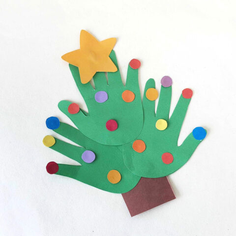 Handprint Christmas Tree Craft * Moms and Crafters