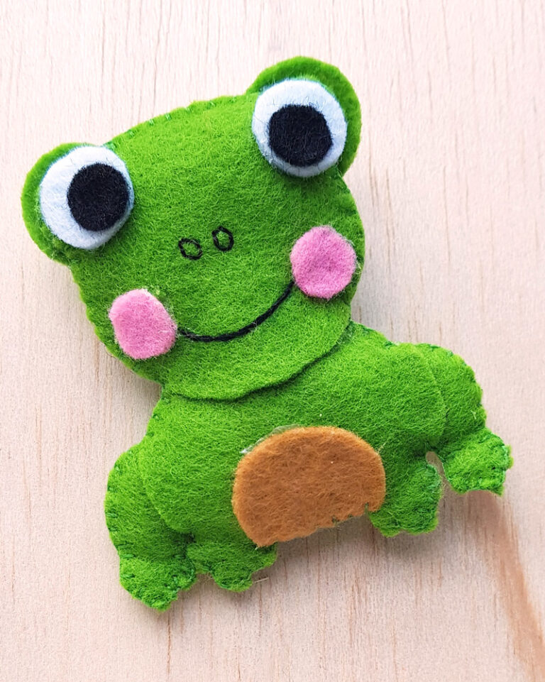 Felt Frog Pattern & Softie Craft * Moms and Crafters