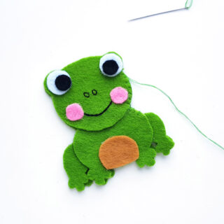 Felt Frog Pattern & Softie Craft * Moms and Crafters