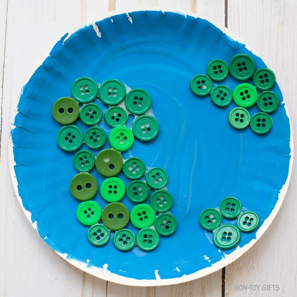 22+ Ideas for Crafting with Buttons * Moms and Crafters