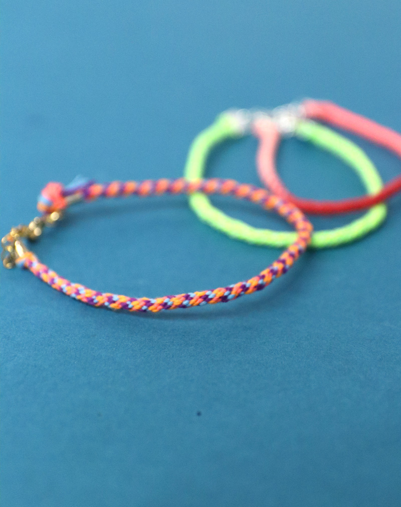 How to Macramé a Hemp Bracelet - Rings and ThingsRings and Things