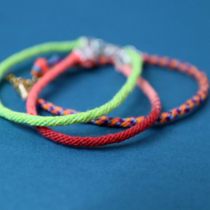 Zig Zag Friendship Bracelet Pattern with a 3D effect! * Moms and Crafters