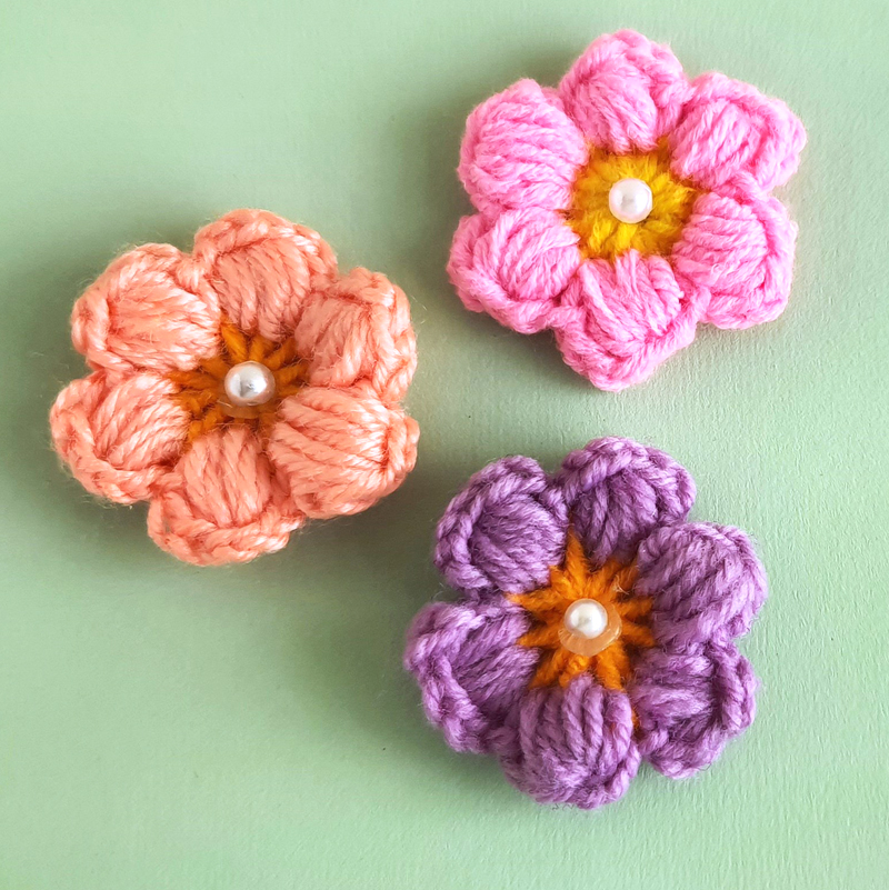 Crochet Puff Flower * Moms and Crafters