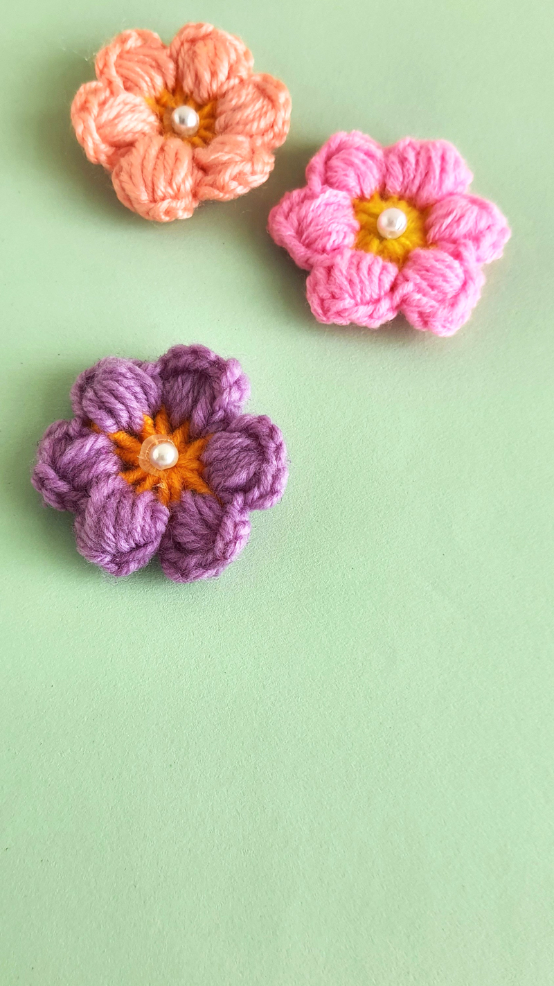 Crochet Puff Flower * Moms and Crafters